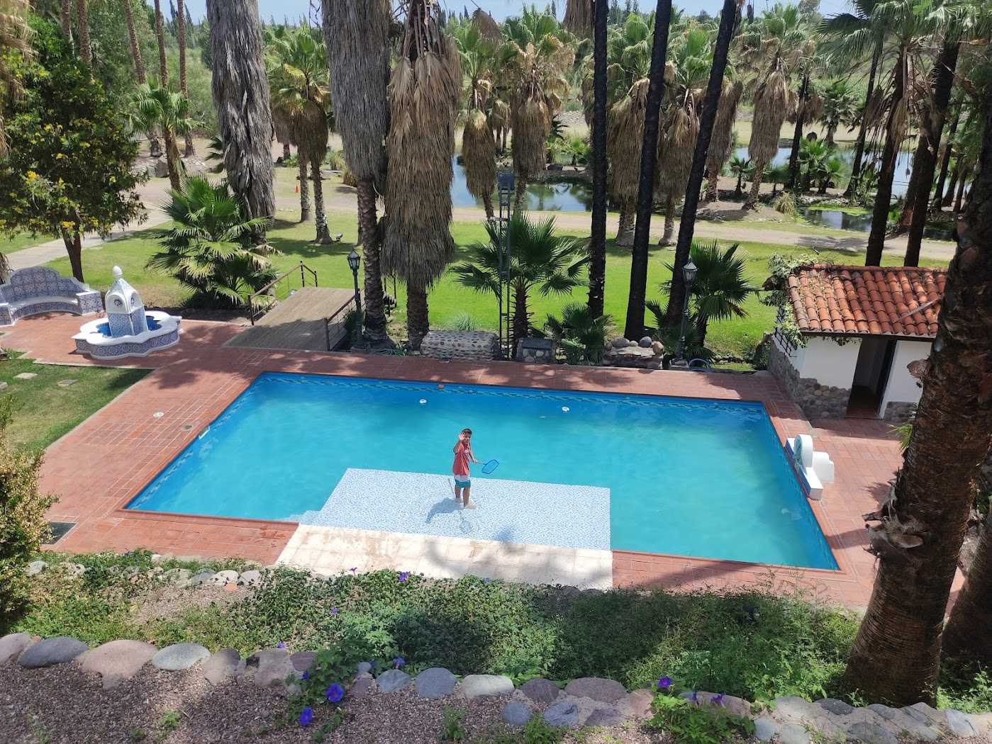 Alma Hydra Lodge